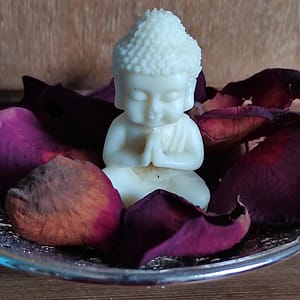Medytujący Budda zapachowa kostka woskowa